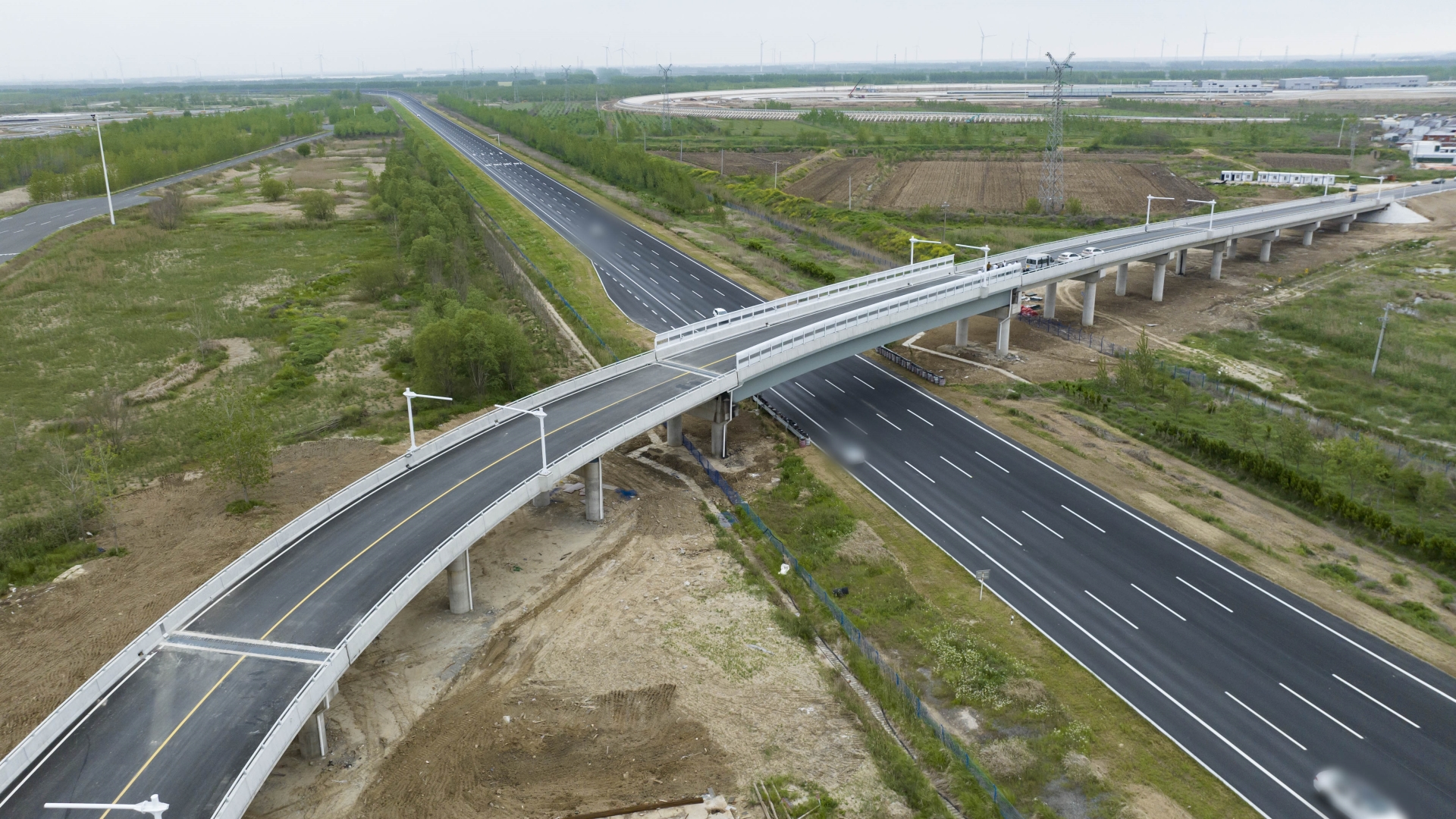 智能網(wǎng)聯(lián)高架路立交橋.jpg