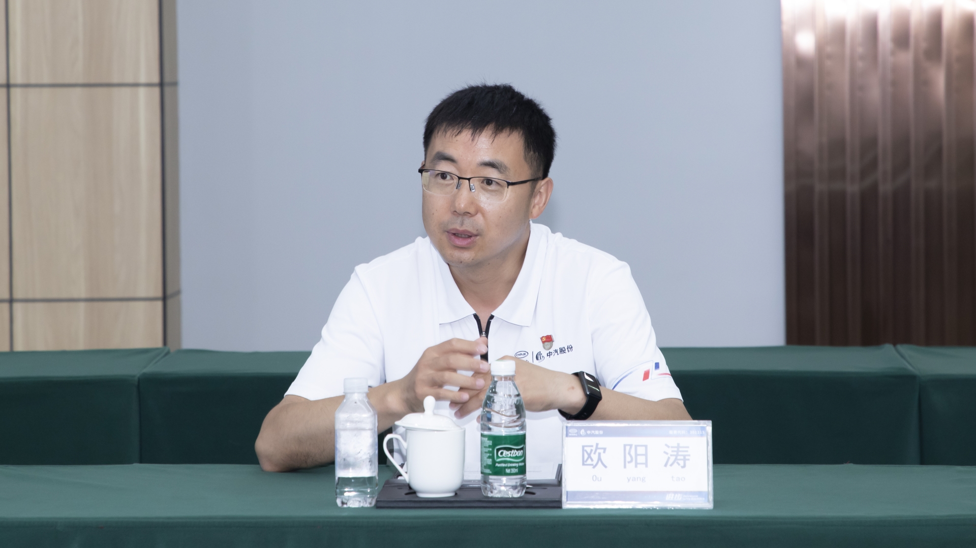 歐陽濤講話特寫.jpg